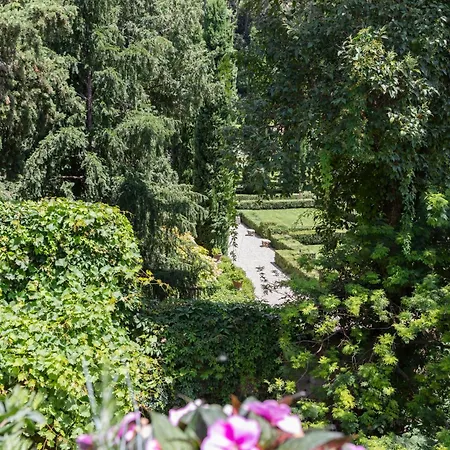 Giardino Giusti Apartment *